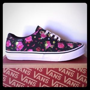 💥1 DAY SALE💥 Vans Winston Floral 🌺Print💐!!!