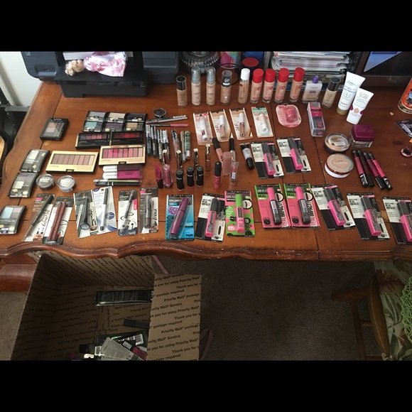 Maybelline Other - 50 piece make up lot
