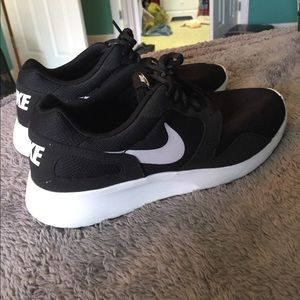 Nike Roshe Like Shoes