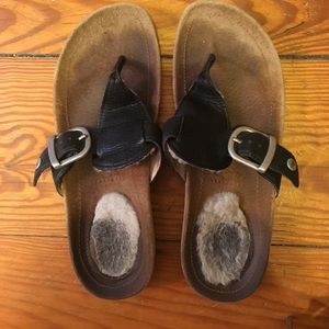 Black ugg flip flops