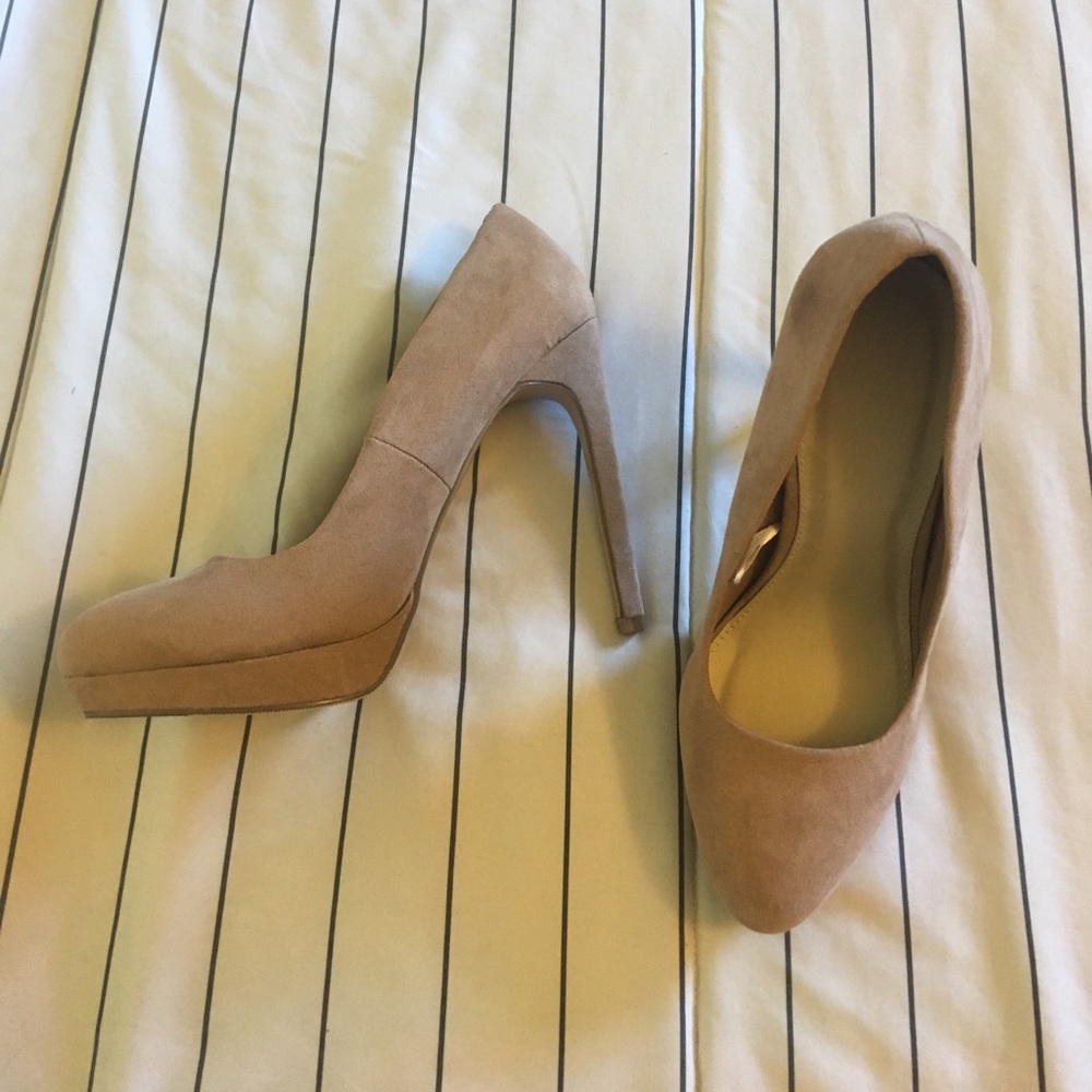 Nude/Tan Suede Platform Pumps