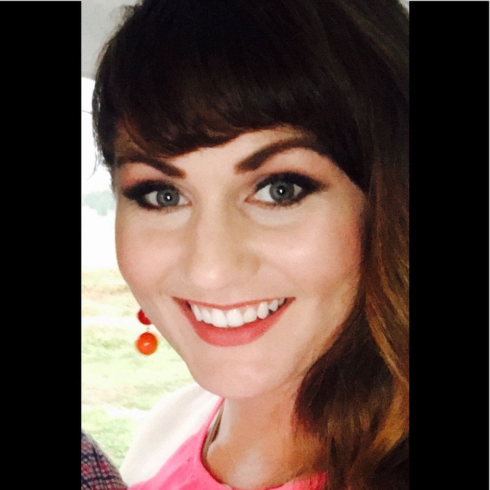 Meet your Posher, Stephenie 🎀5 Star Rated🎀