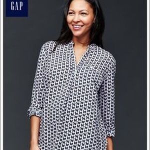 GAP Maternity butterfly blouse size Medium BNWT