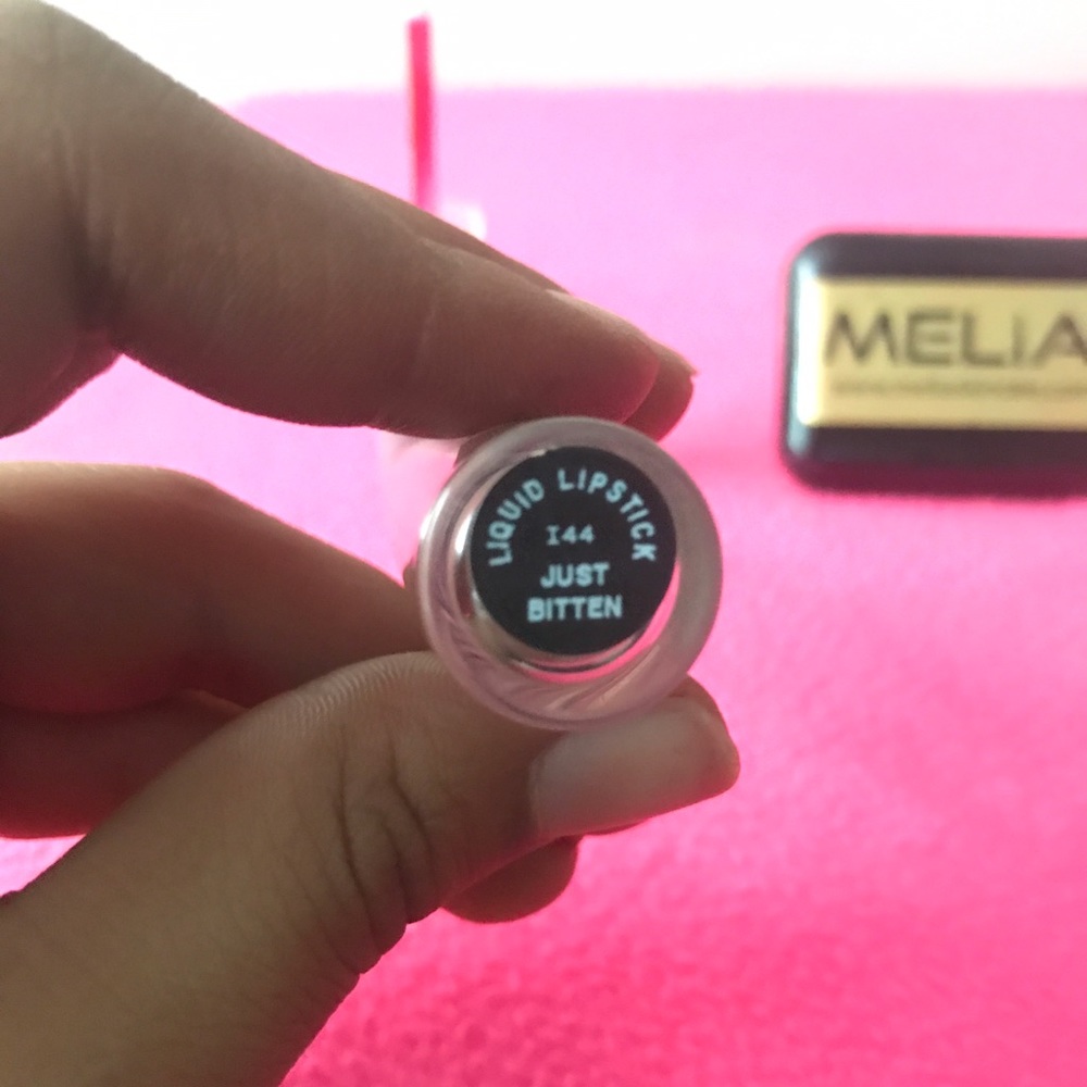 Melia skin care liquid lipstick color :just bitten