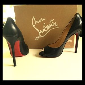 Christian Louboutin Peep Toe pumps