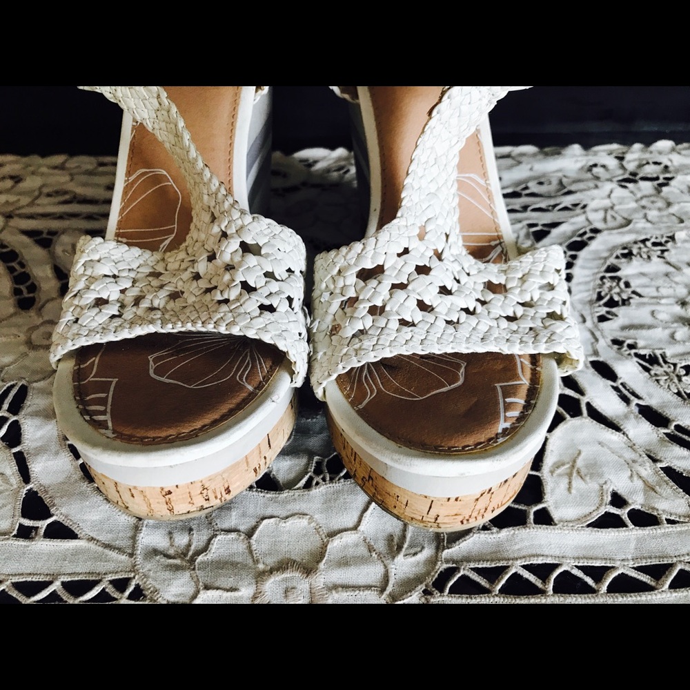 Yellow box wedges size 7.5