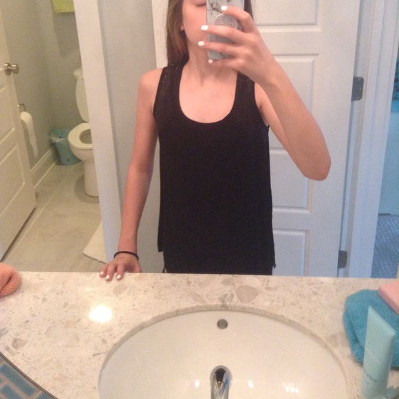 Black tank top - Picture 4 of 4