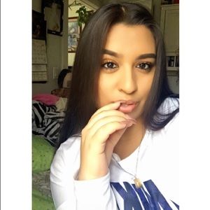 Meet your Posher, Esmeralda