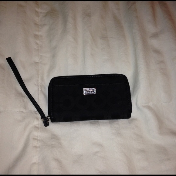 Coach Handbags - Coach wallet/wristlet