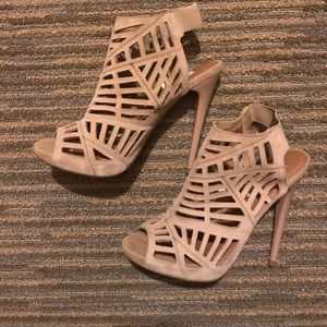 NEVER BEEN WORN nude heels!