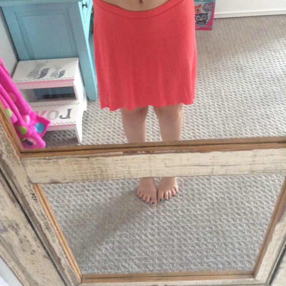 Coral/Red skirt - Picture 4 of 4