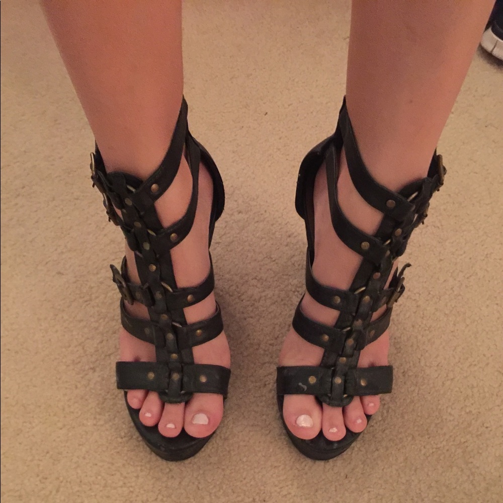 Black Wedges