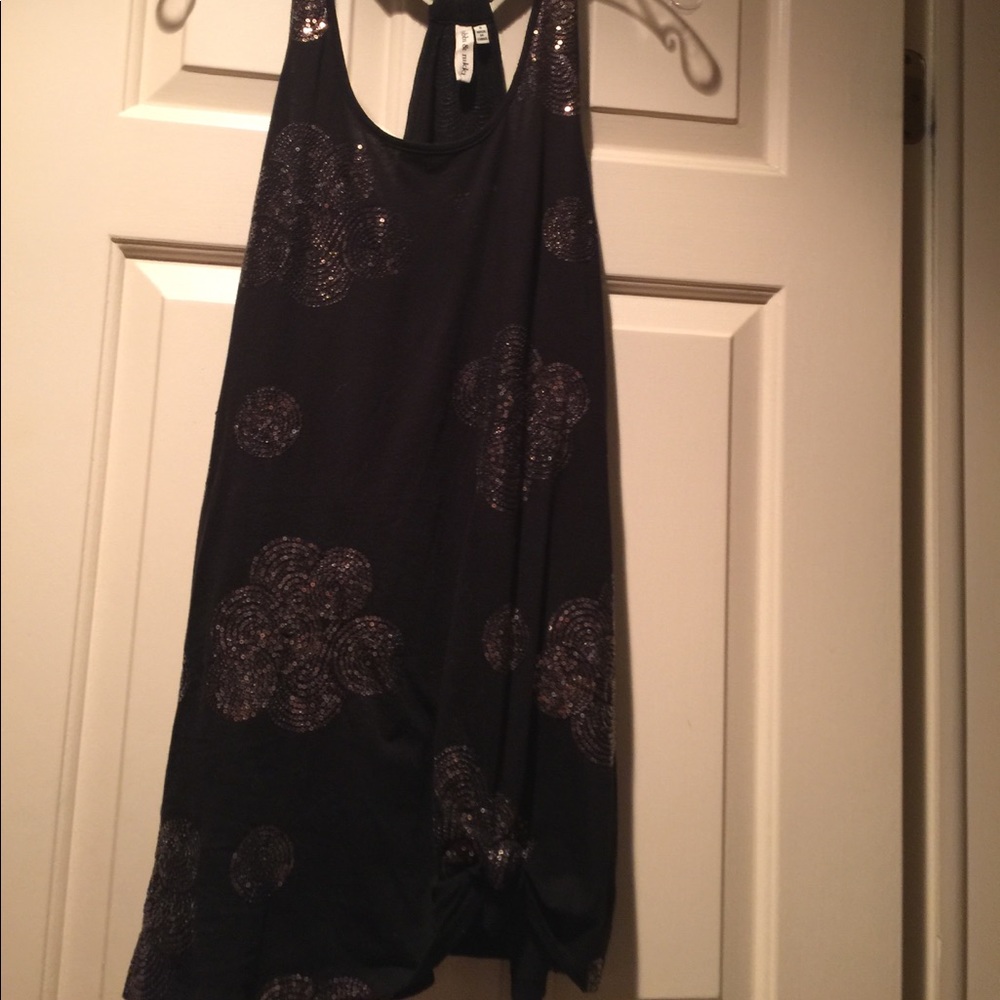 Robbi and Nikki Brown loose tank with gold design.