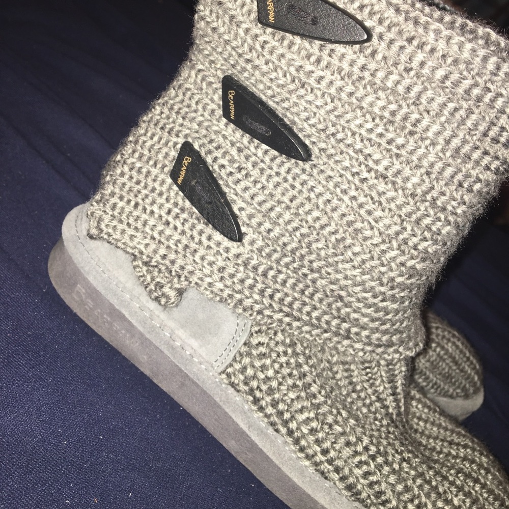 Never been wore grey bear paw knitted boots.
