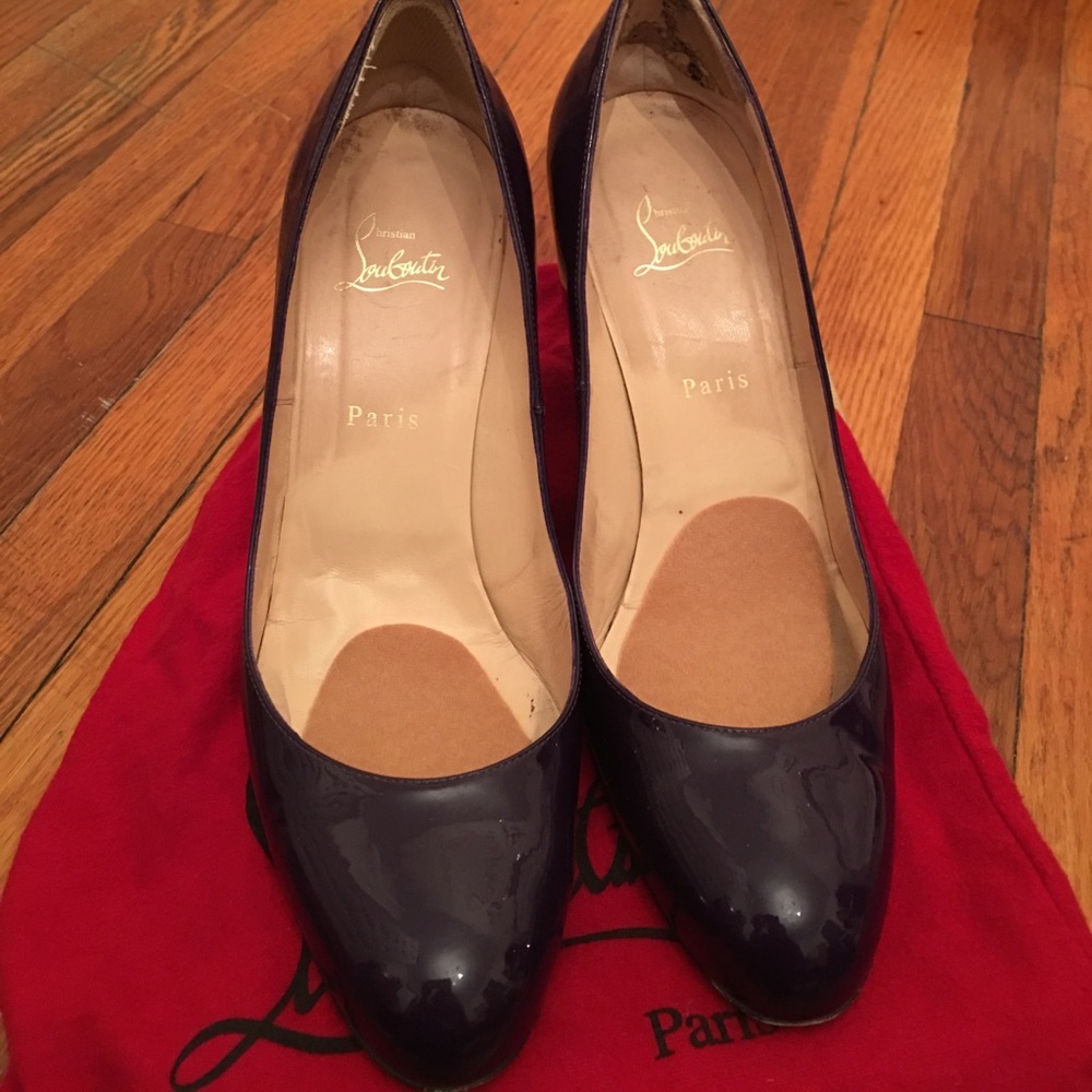 ***SOLD***Christian Louboutin simple pump 85