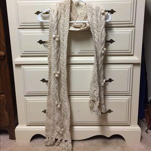 American Eagle knit/crochet wool scarf,  beige GUC