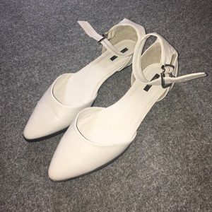 Women's size 9 cream flats