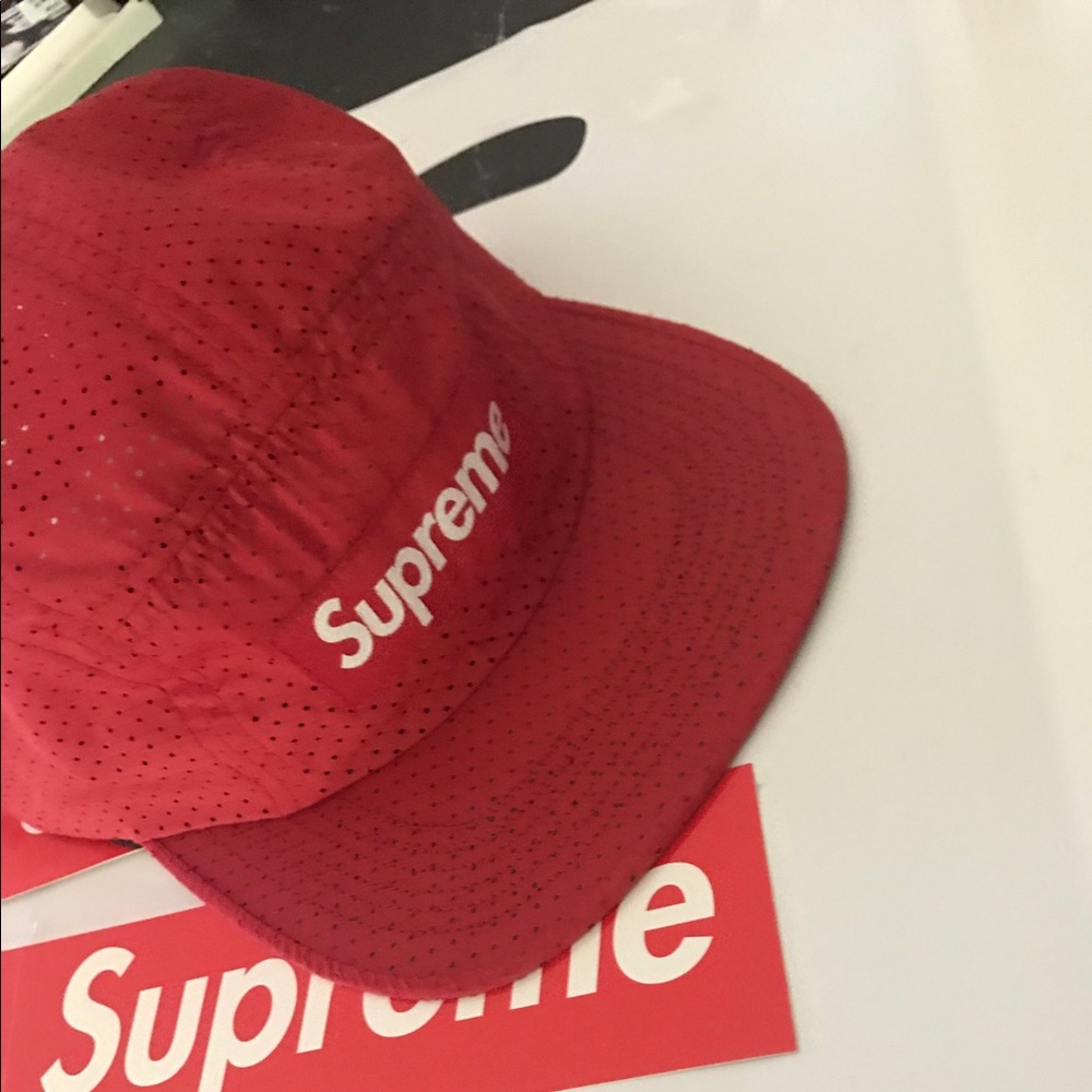 Supreme Perforated camp cap red