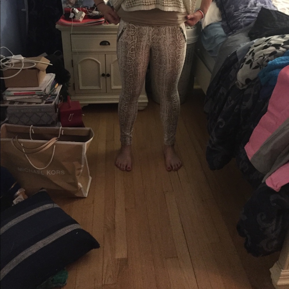 Snake pattern - Picture 2 of 2