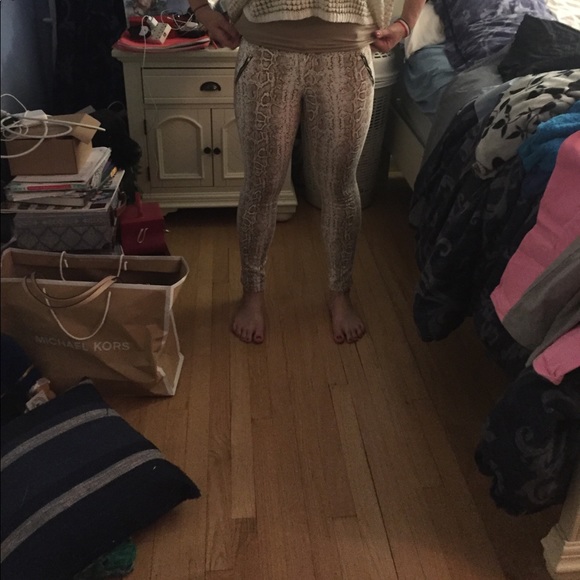 Snake pattern - Picture 2 of 2