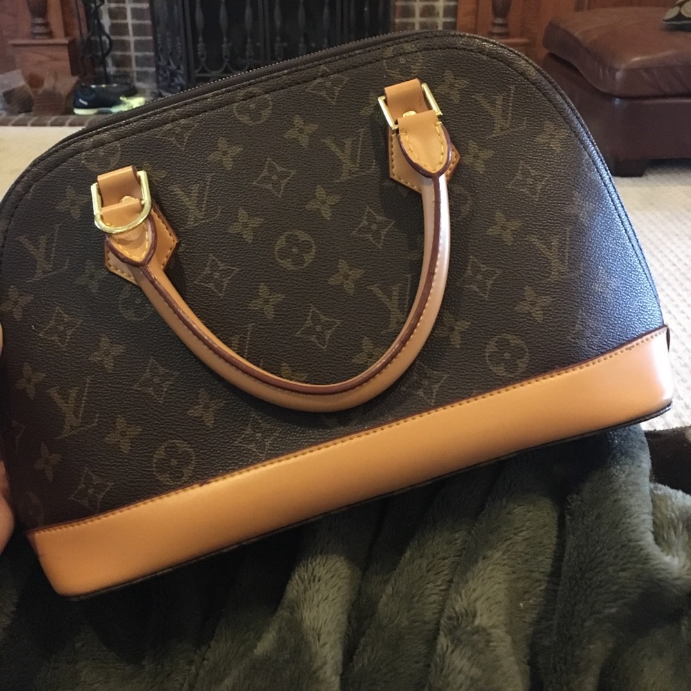 Louis Vuitton handbag/purse