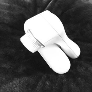 Mia 2 Clarisonic cleansing device
