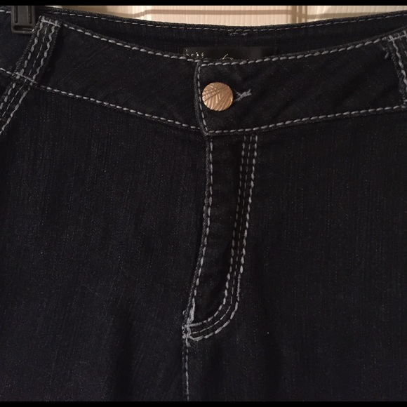 Cache Gorgeous High Waisted Shorts - Picture 2 of 4