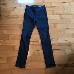 Liz Claiborne Stretch Slim leg Jeans. Medium.