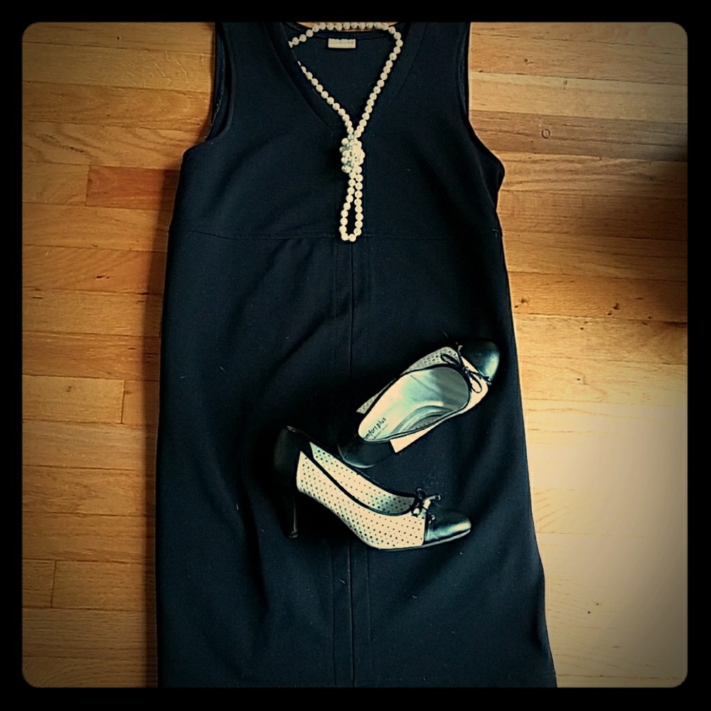 Perfect Maternity Sleeveless Little black dress