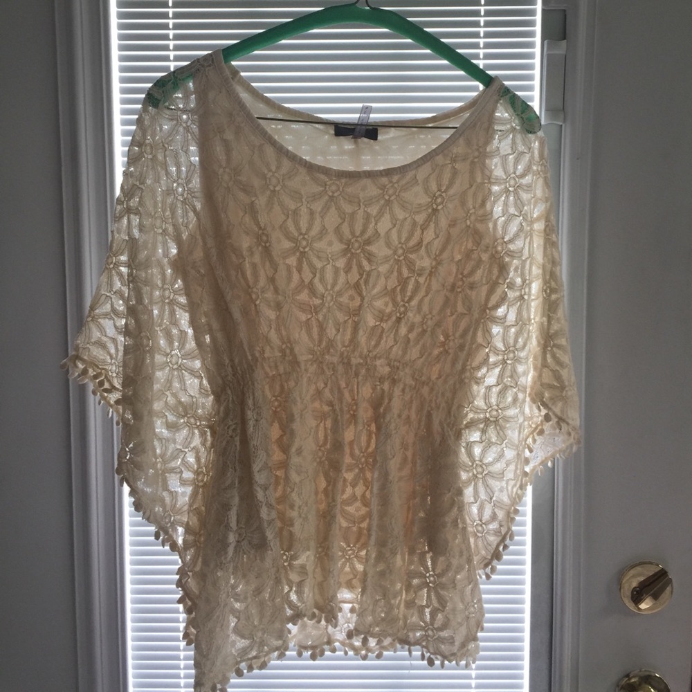 A n M lace top