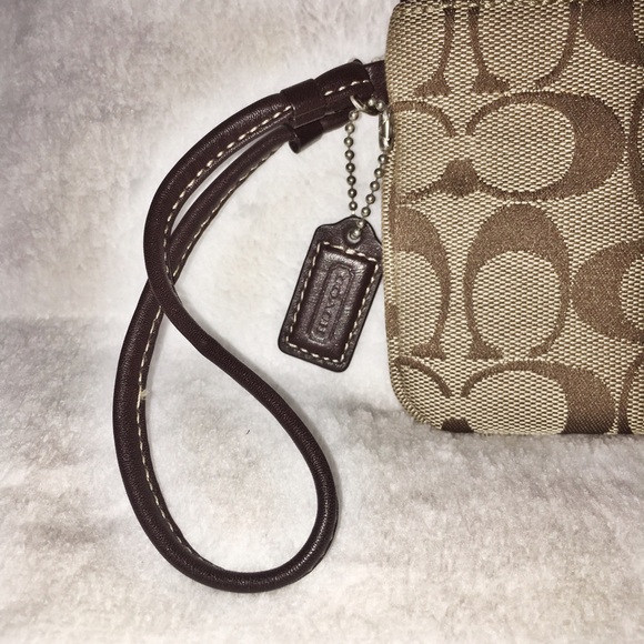 Authentic Signature Coach wristlet - Picture 4 of 6
