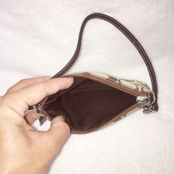 Authentic Signature Coach wristlet - Picture 6 of 6