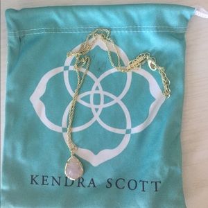 Never Worn kendra Scott rose and gold necklace!