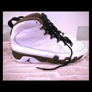 Air Jordan 9 Retro Statue White/Black-Militia Grn
