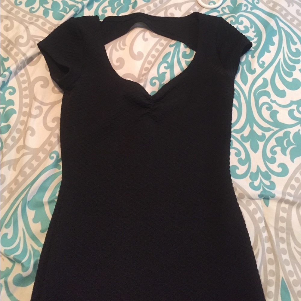 Shortsleeve black bodycon dress