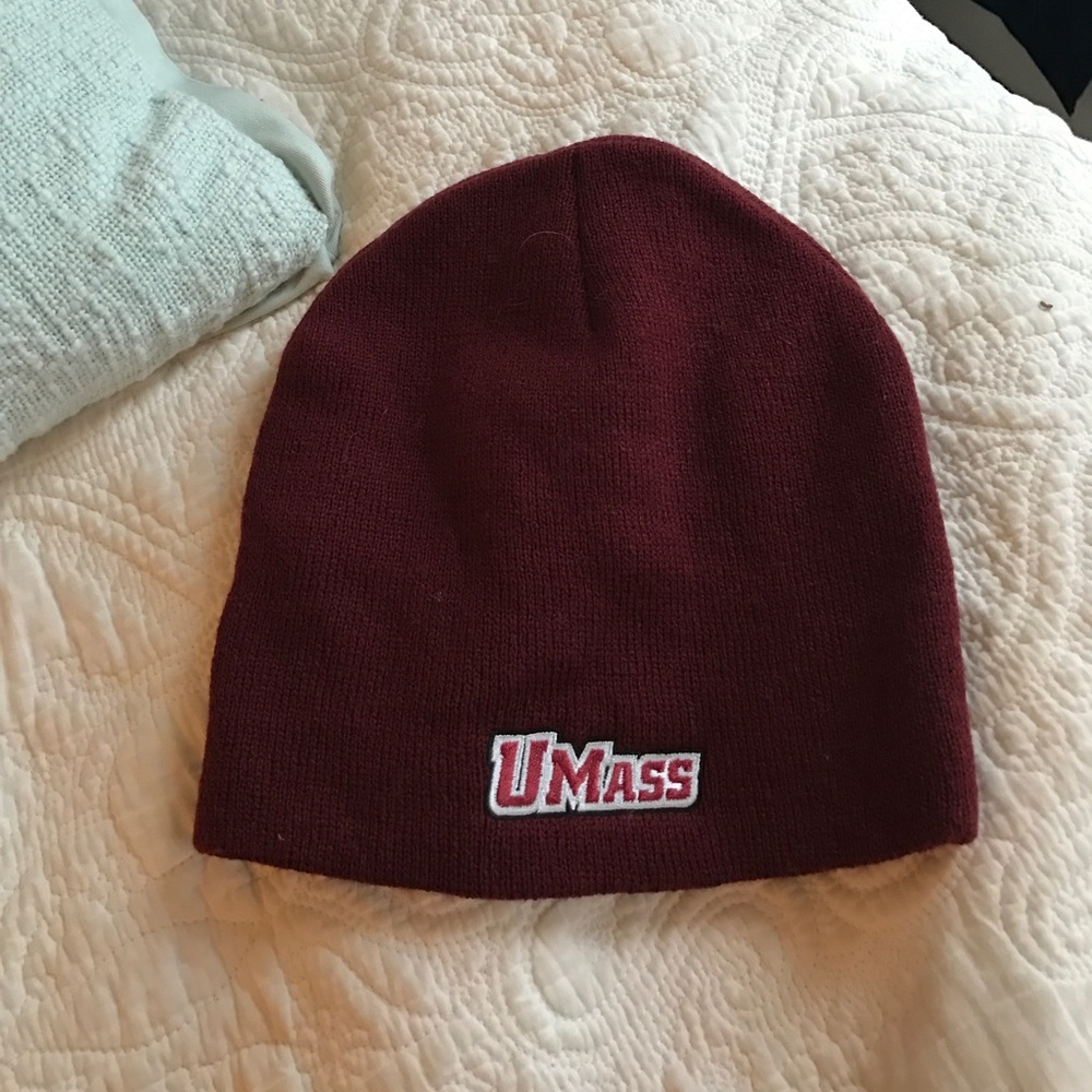 Umass winter hat