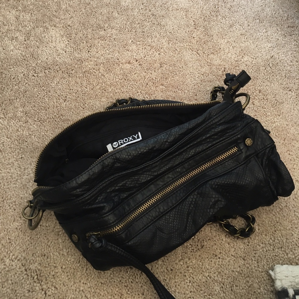 Roxy Cross Body - image 4