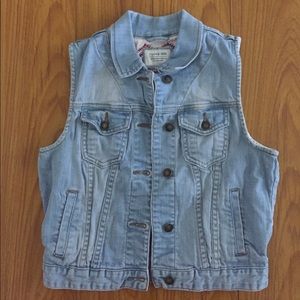 Light-wash jean vest