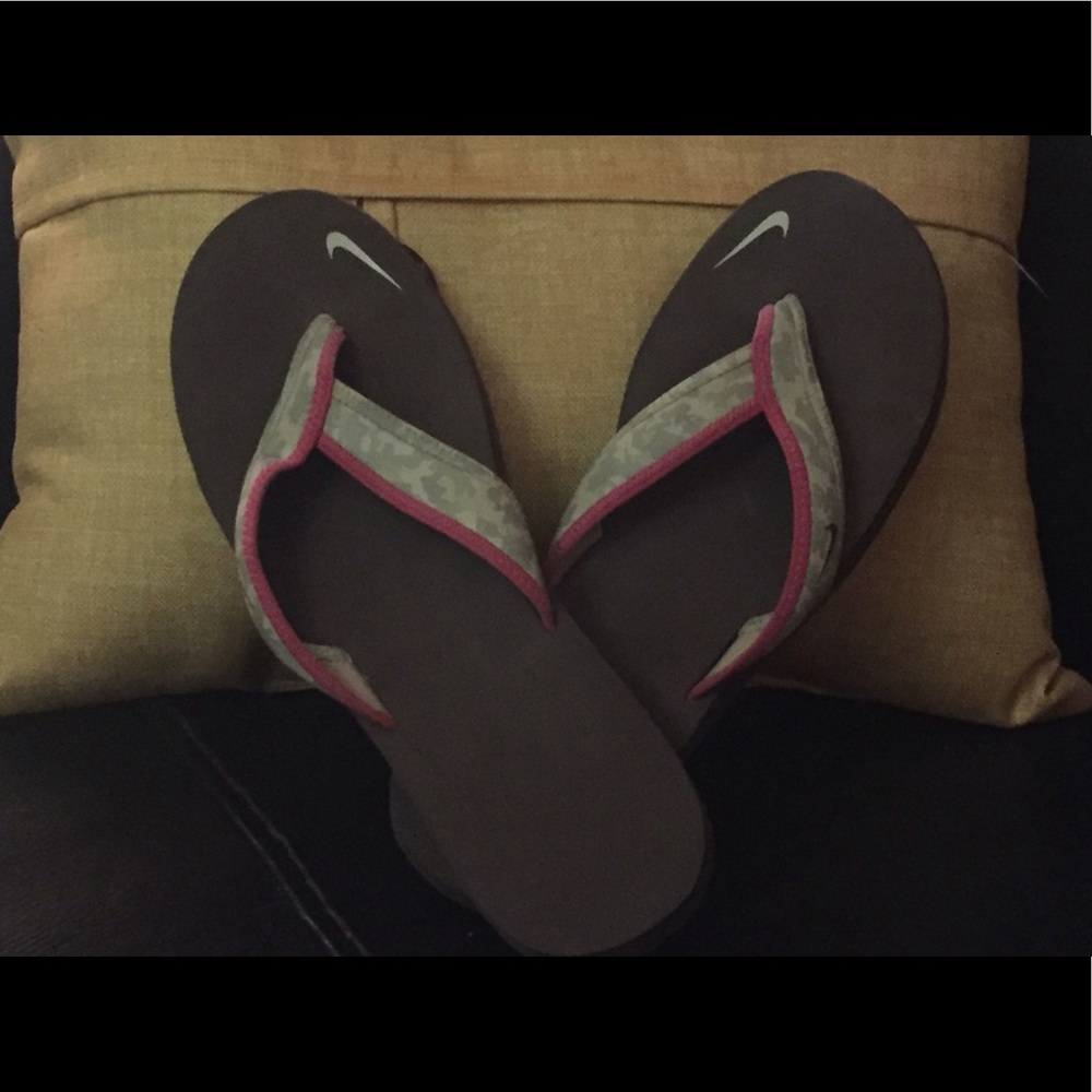 Pink and camo Nike flip flops