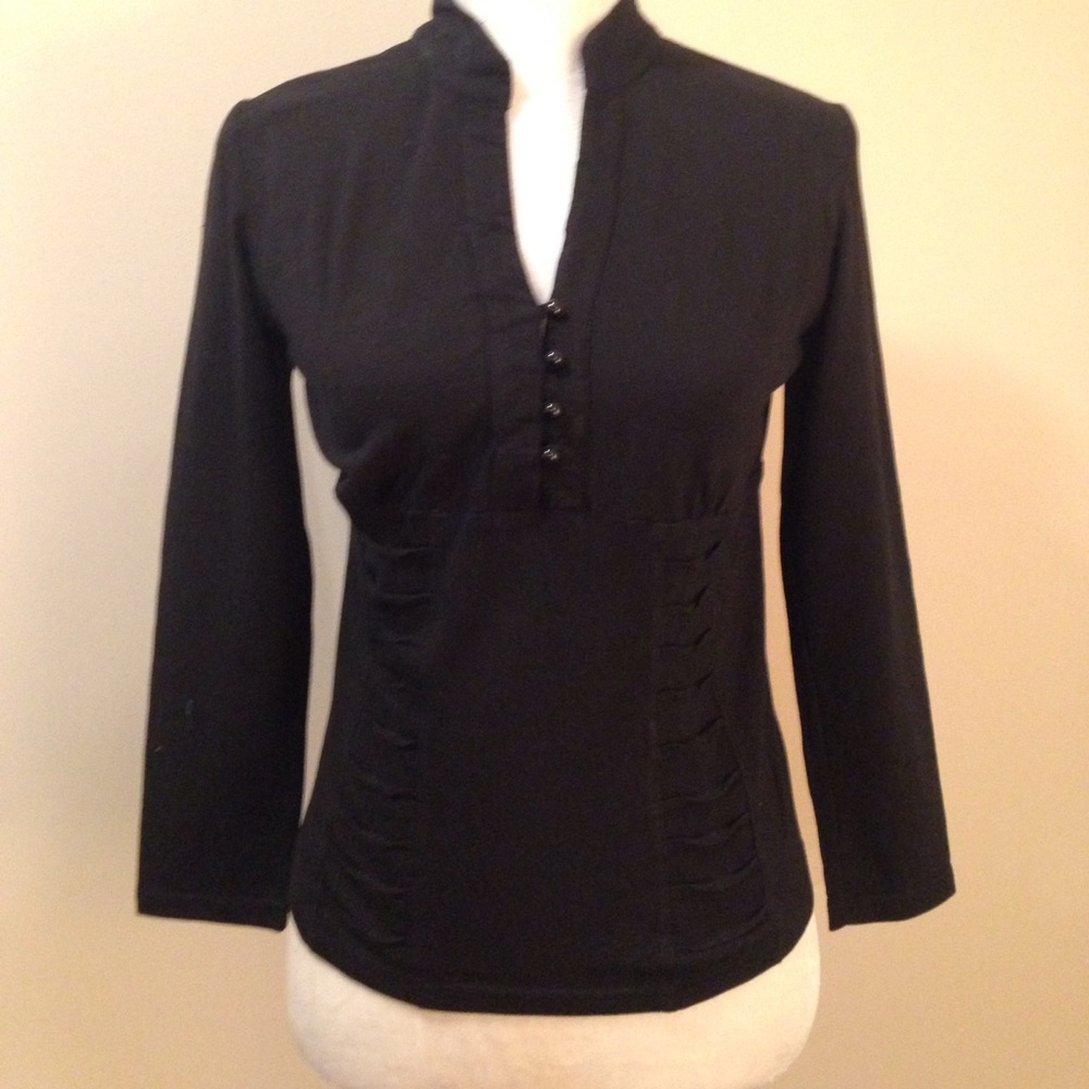 NWOT......GORGEOUS EUROPEAN SHIRT!!!👚💐