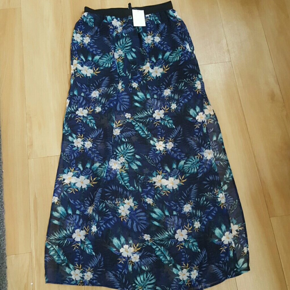 H&m nwt maxi skirt
