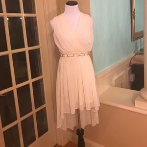 Guess off white flowy sleeveless dress