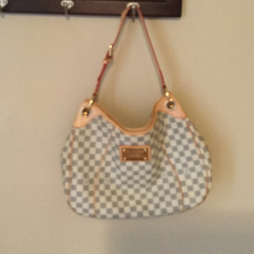 Shoulder bag not the real thing.