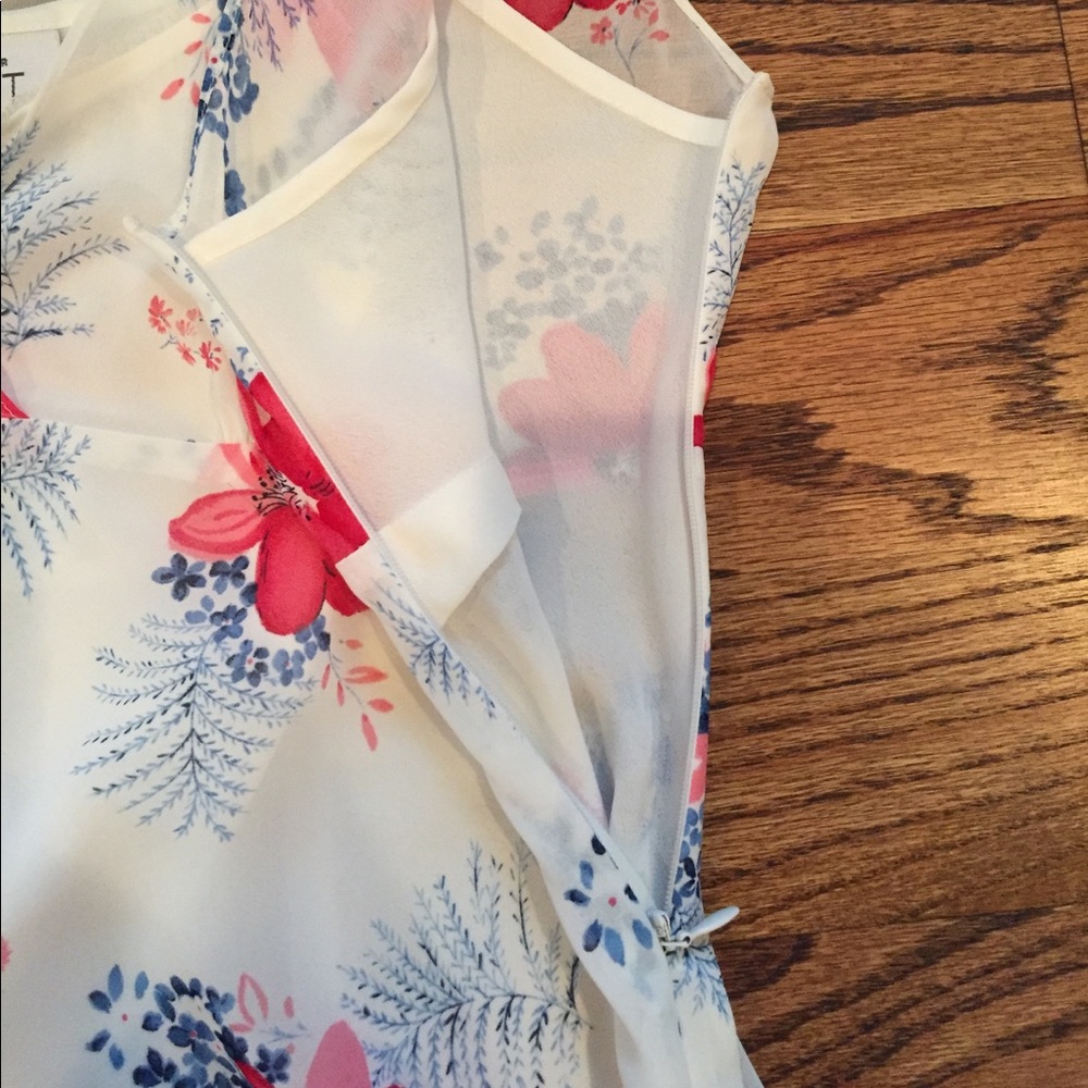 Beautiful summer top! - Picture 4 of 4