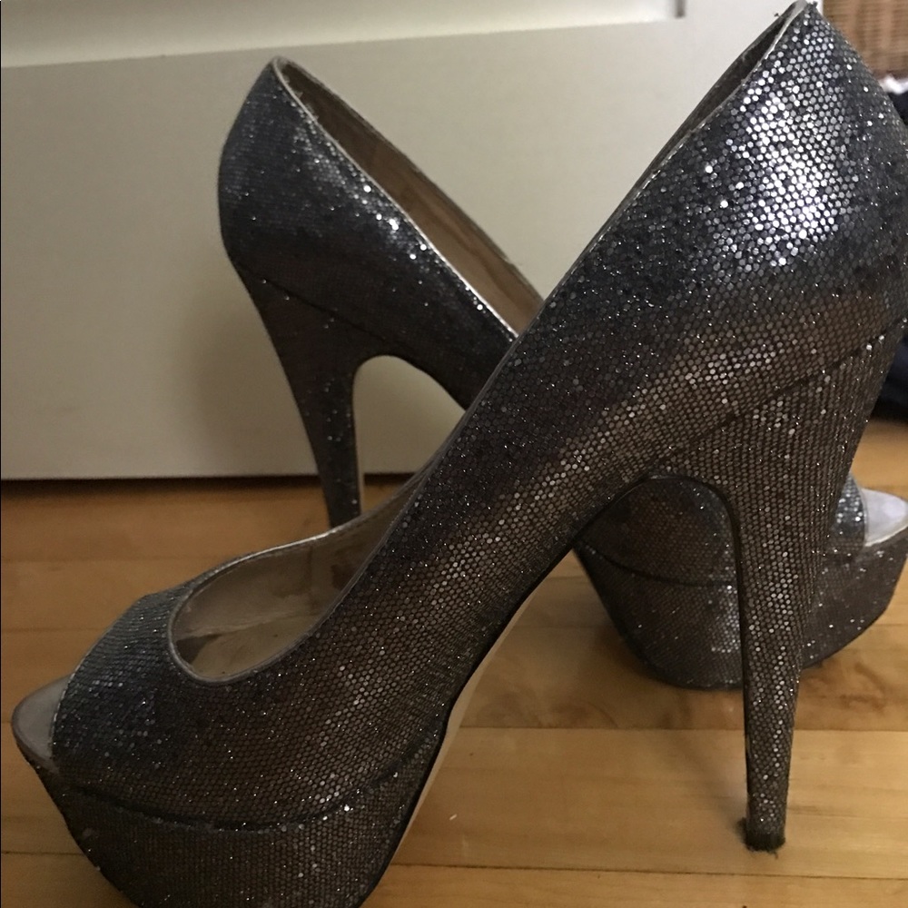 Sparkly grey pumps