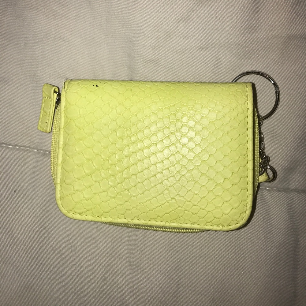 ✨✨CUTE NEON YELLOW GREEN WALLET ✨✨ - Picture 1 of 4