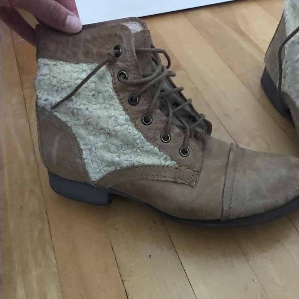 Brown booties w/ lace details
