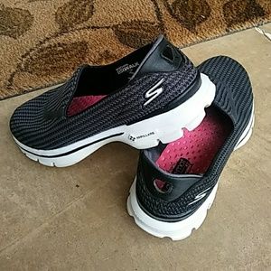 Skechers GoWalk3 shoes size 6