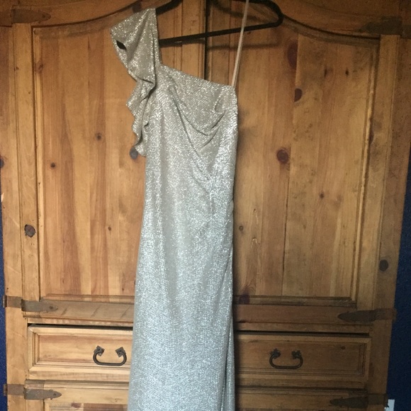 Adrianna Papell Metallic One-Shoulder Gown size 2 - Picture 4 of 8