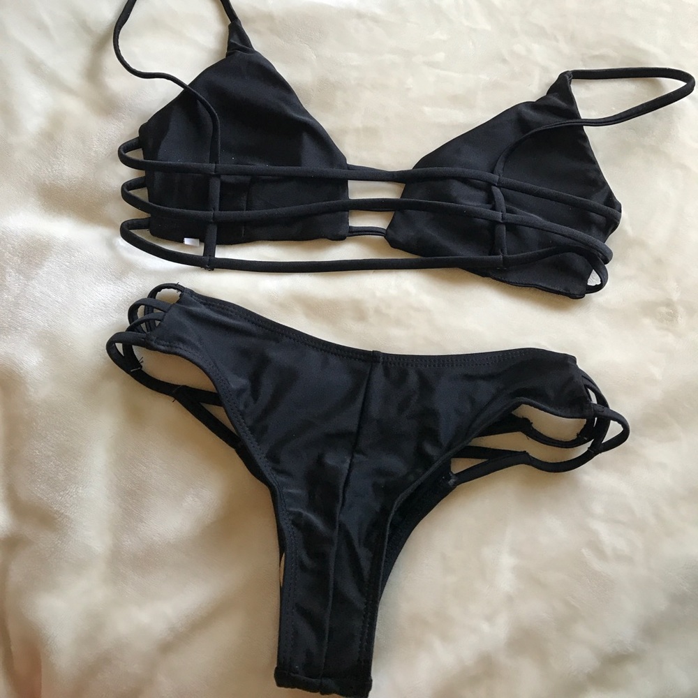 Black bikini - Picture 4 of 4